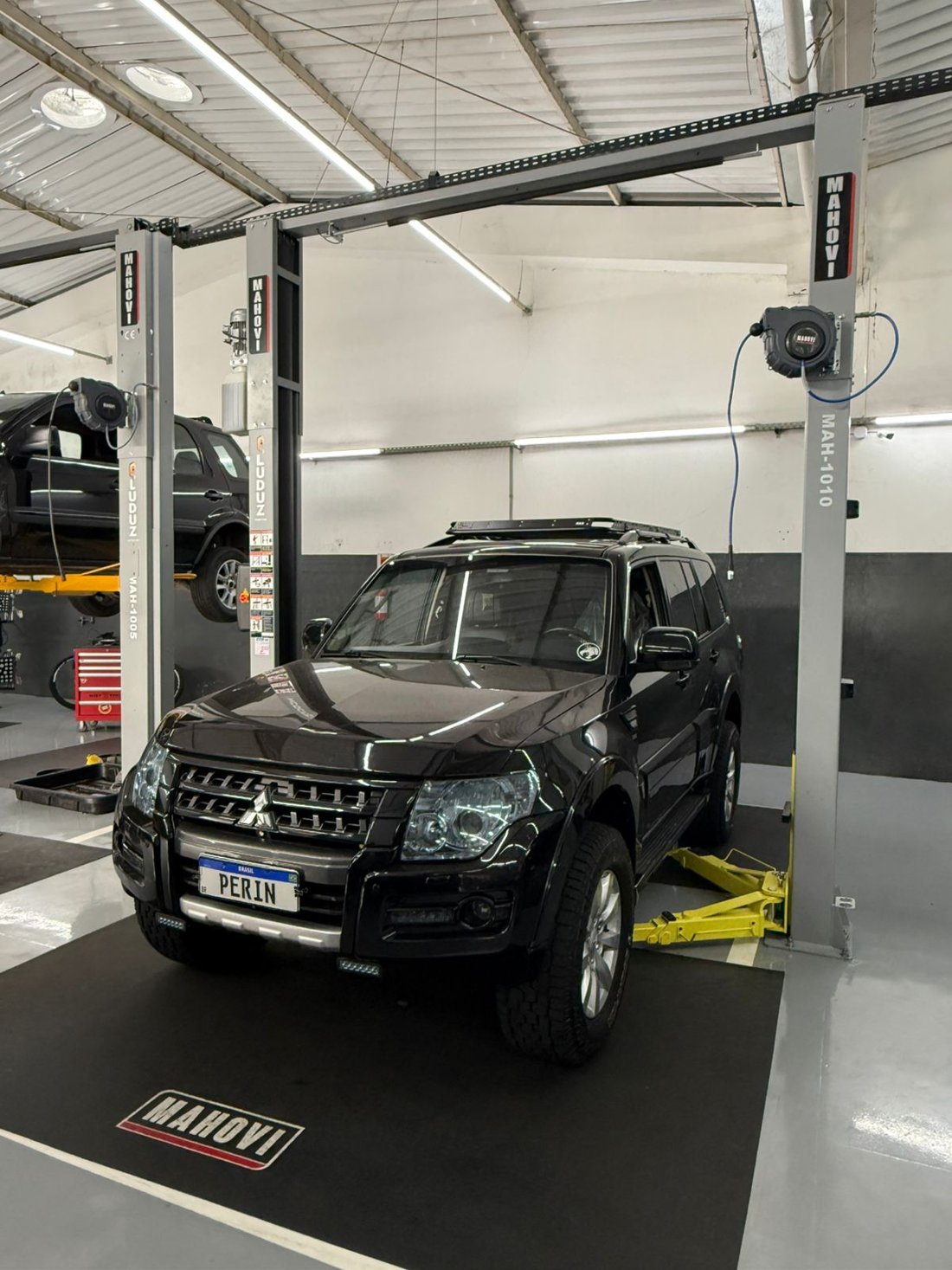 Camionete Mitsubishi Pajero em atendimento na Perin Car Service em Indaiatuba